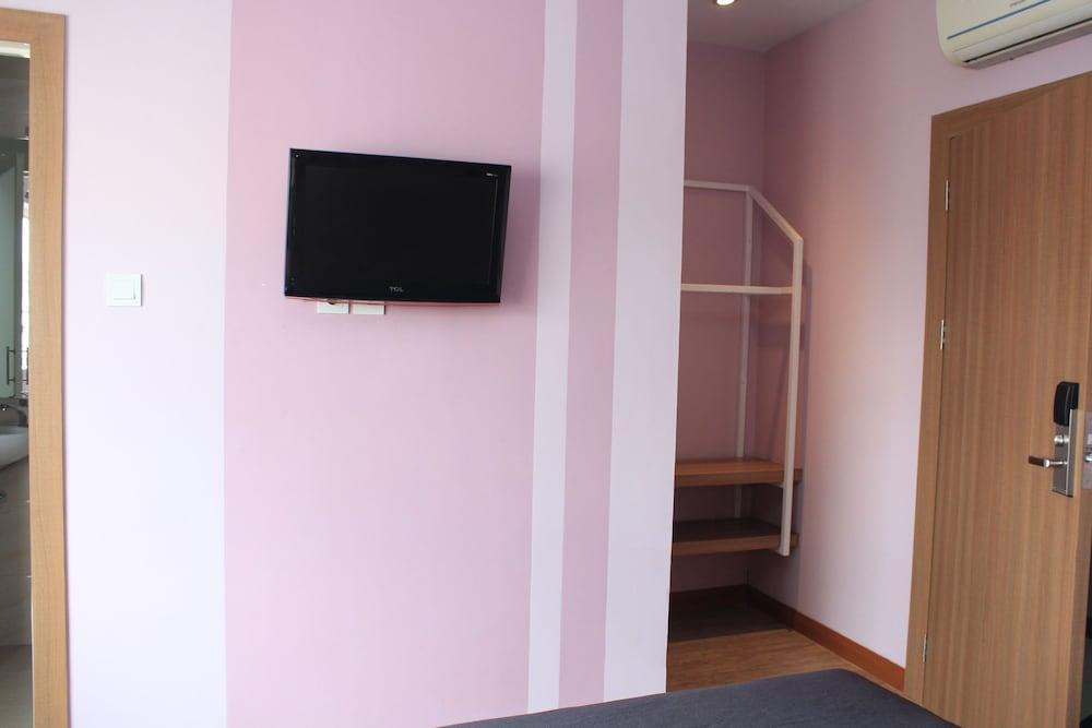 Kama Hotel Медан Екстериор снимка