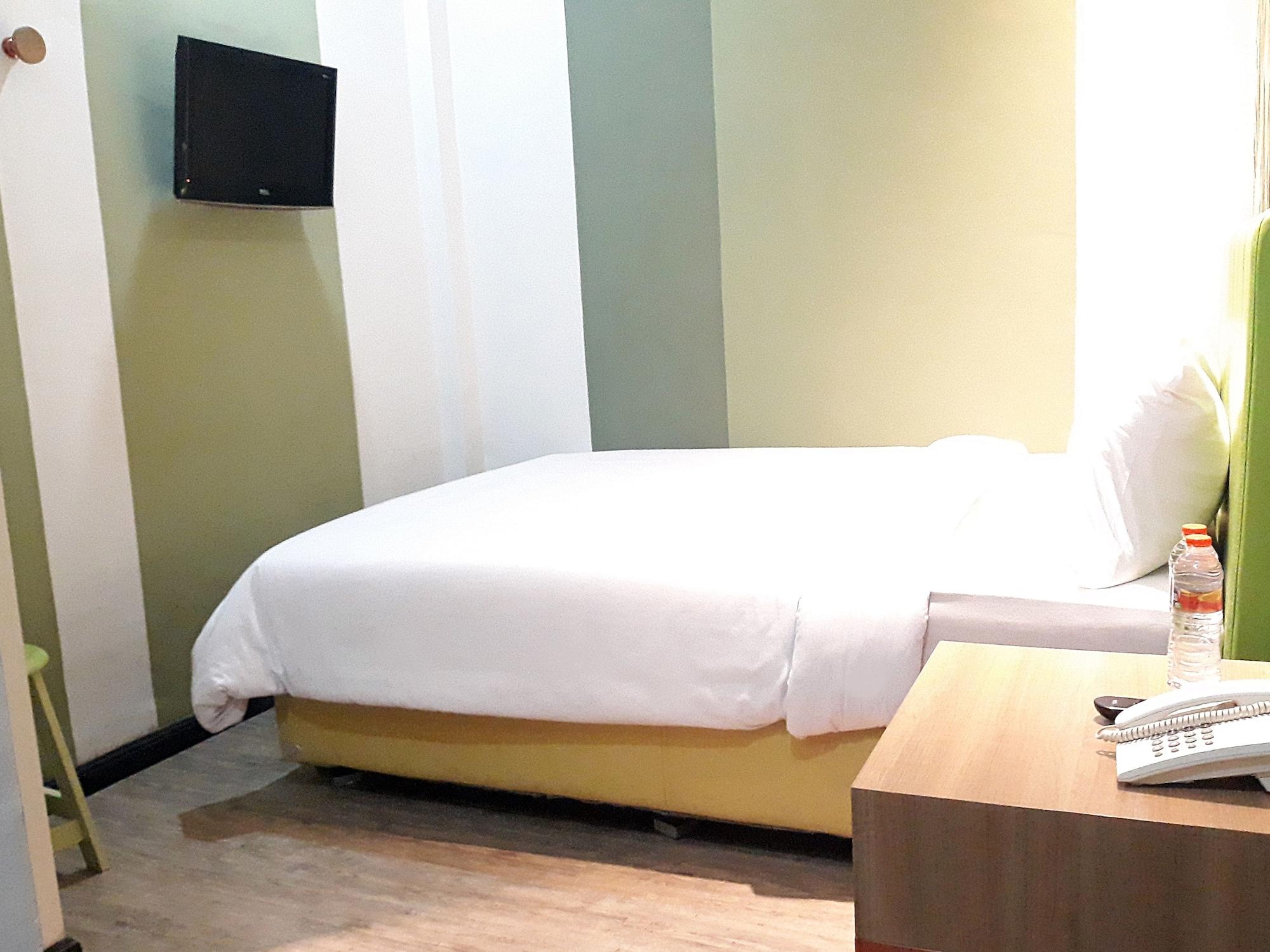 Kama Hotel Медан Екстериор снимка