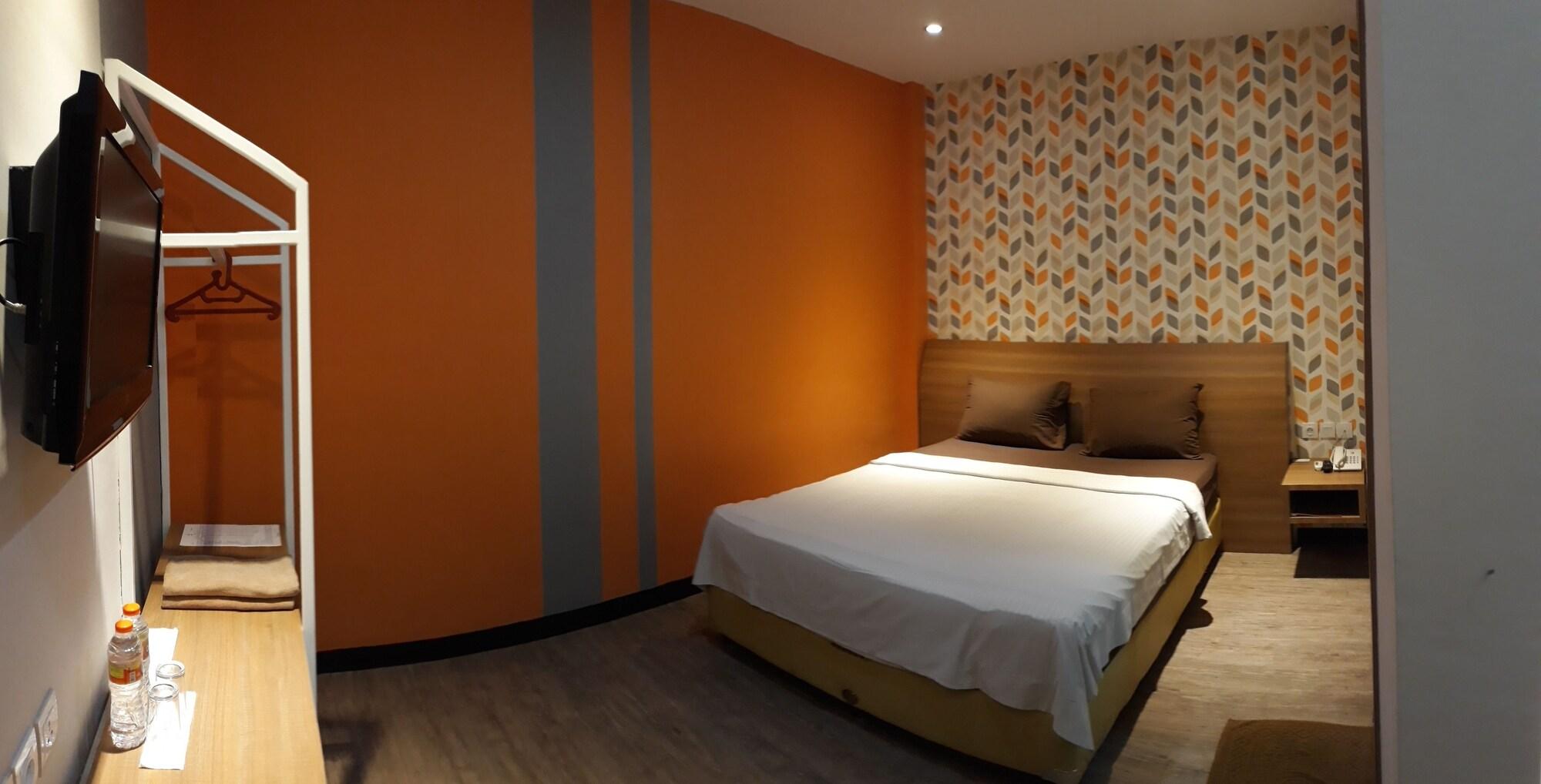 Kama Hotel Медан Екстериор снимка