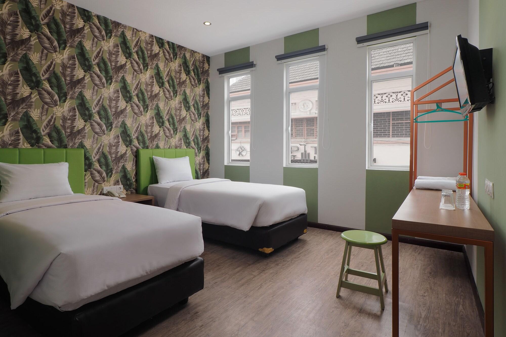 Kama Hotel Медан Екстериор снимка