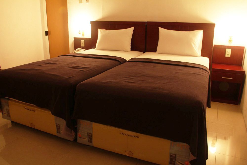 Kama Hotel Медан Екстериор снимка