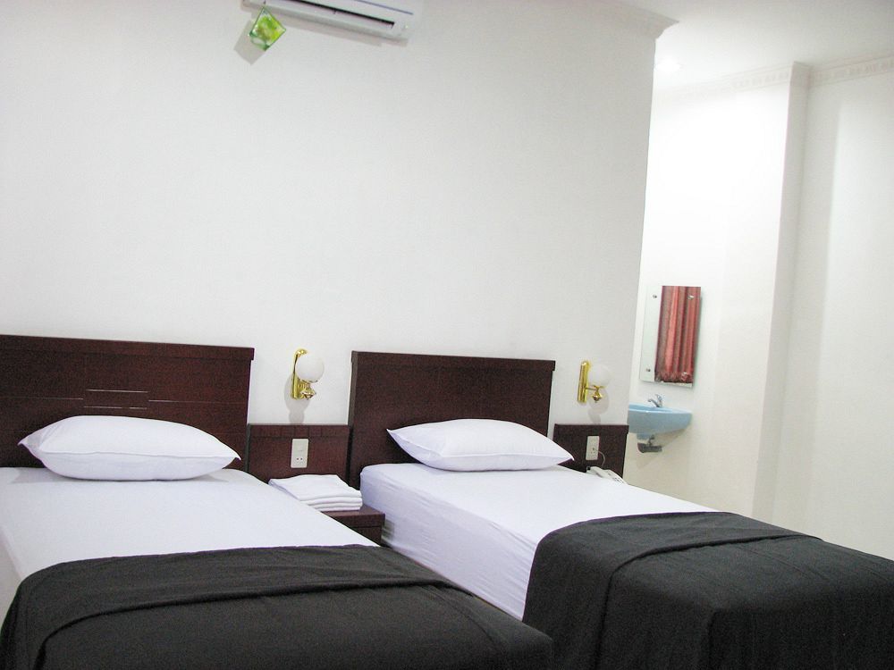 Kama Hotel Медан Екстериор снимка