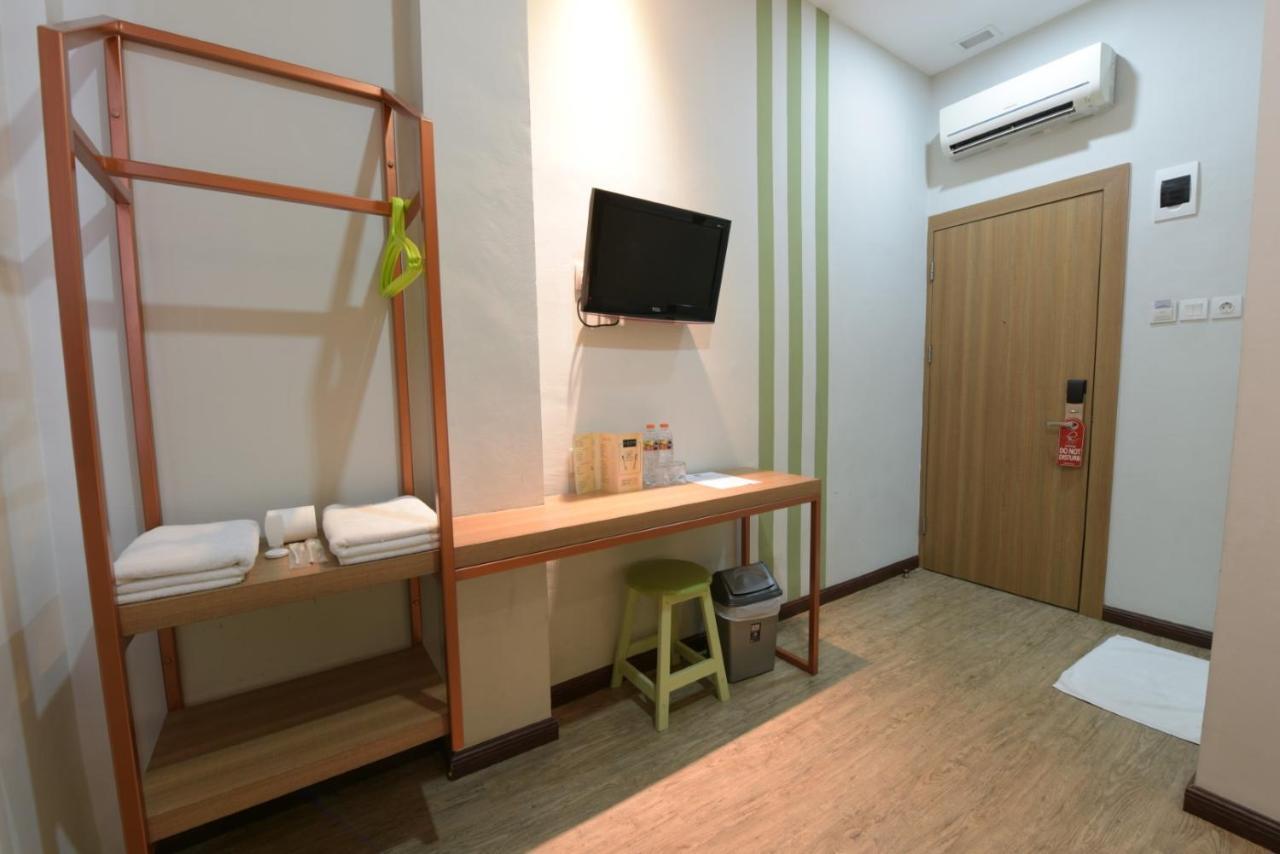 Kama Hotel Медан Екстериор снимка