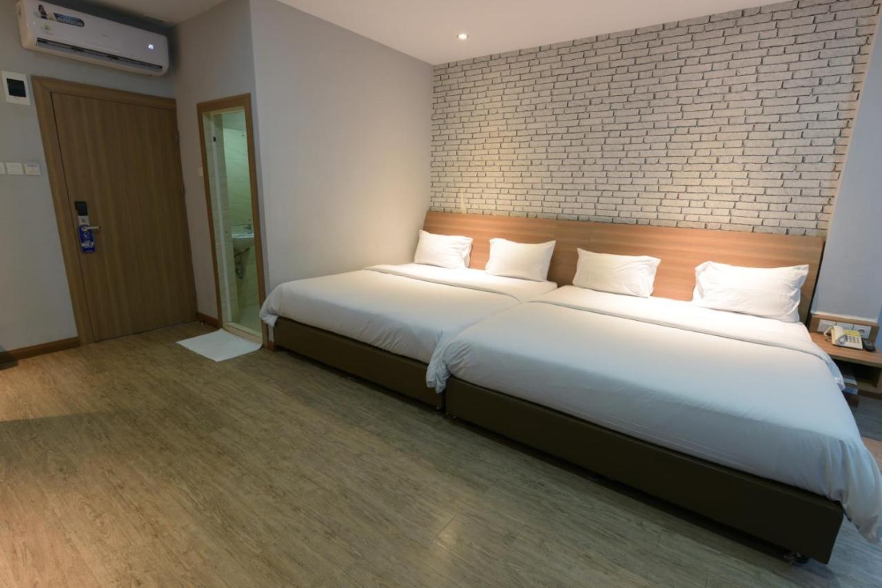 Kama Hotel Медан Екстериор снимка